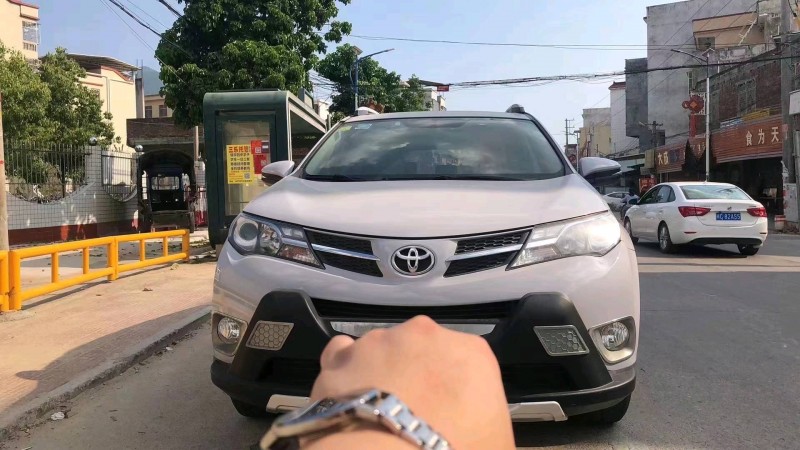 广州15年丰田RAV4荣放1
