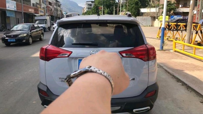 广州15年丰田RAV4荣放8