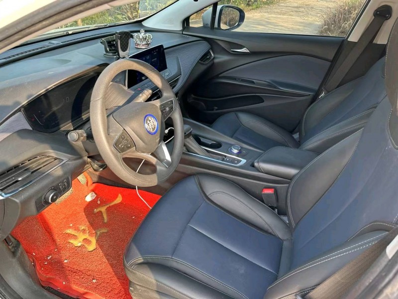 中山22年别克微蓝4