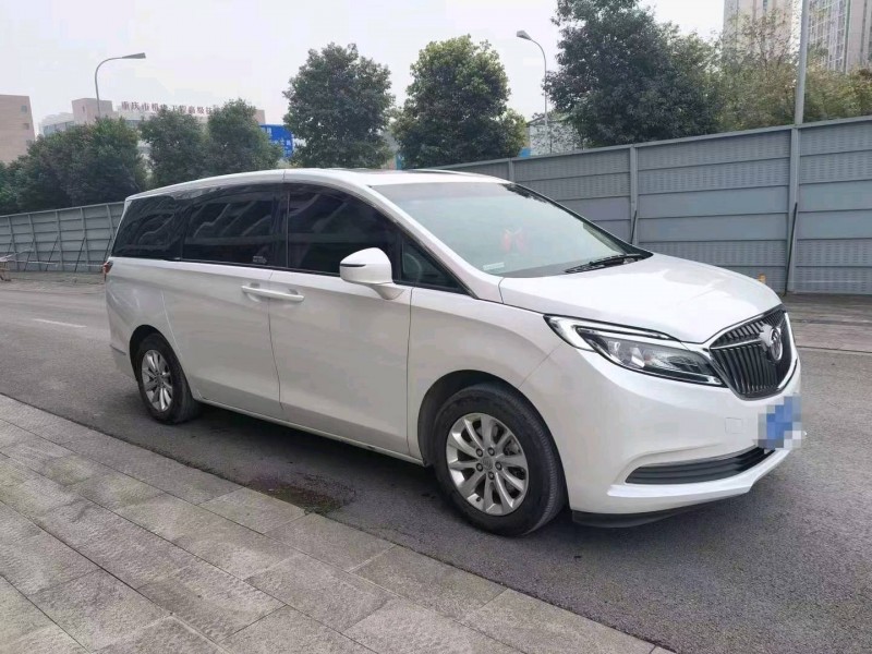 重庆19年别克GL82