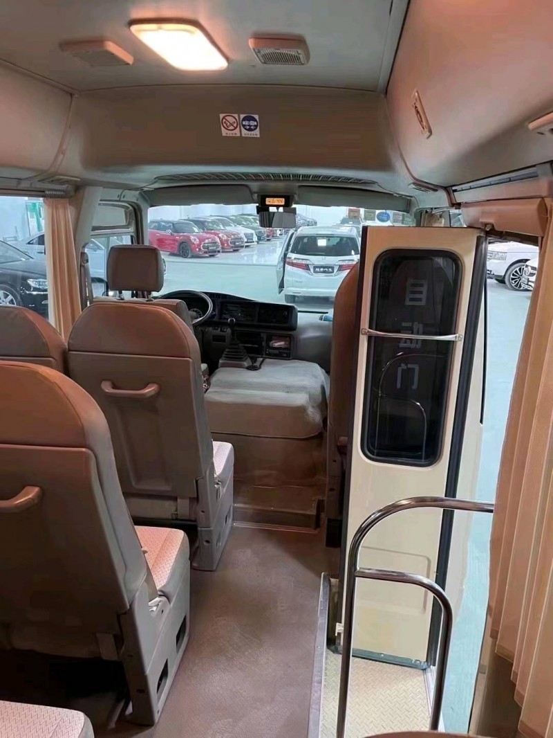 廊坊16年丰田考斯特4