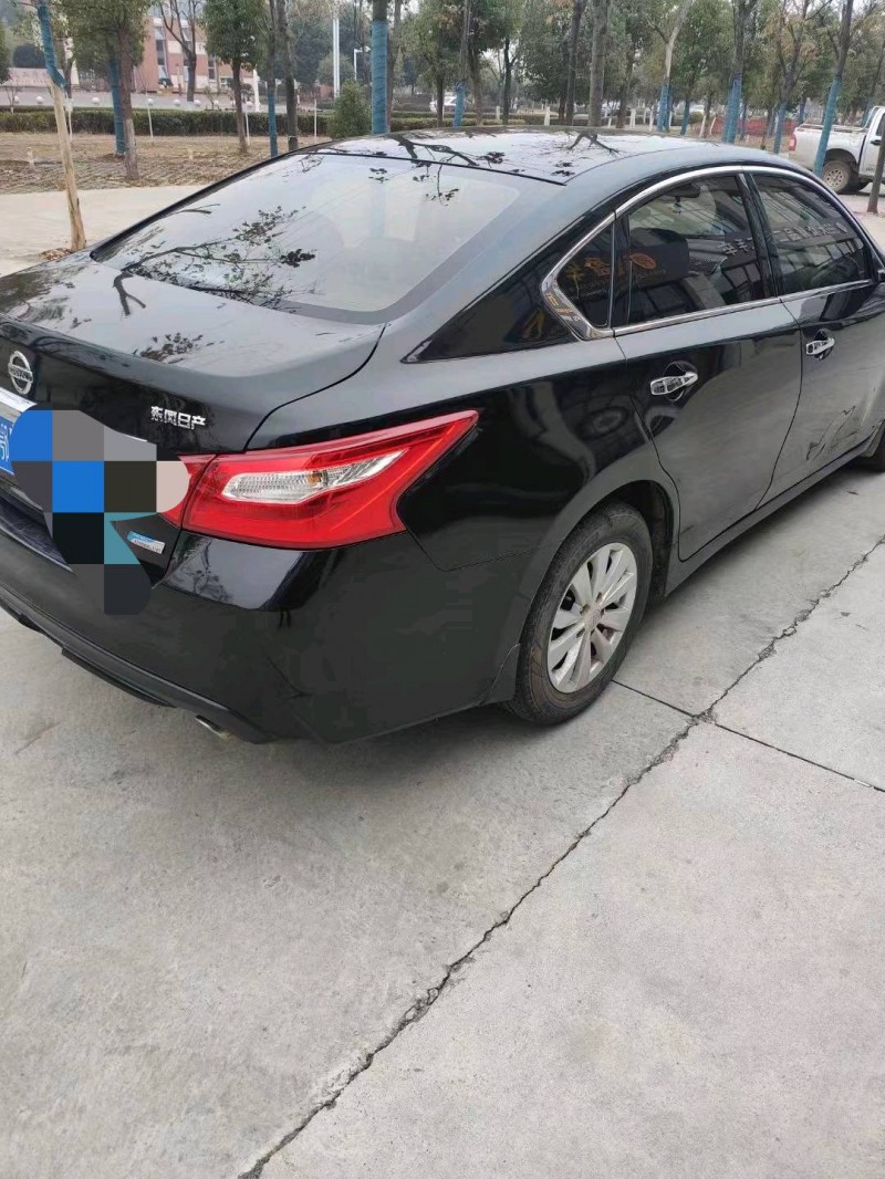 宜昌17年日产天籁3