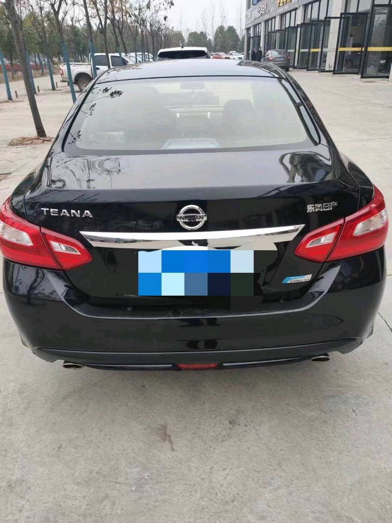 宜昌17年日产天籁5