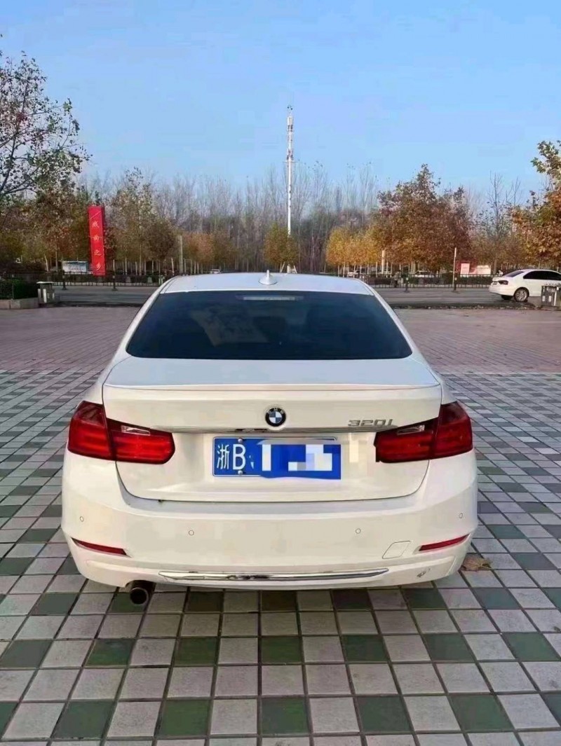 北京14年宝马3系8