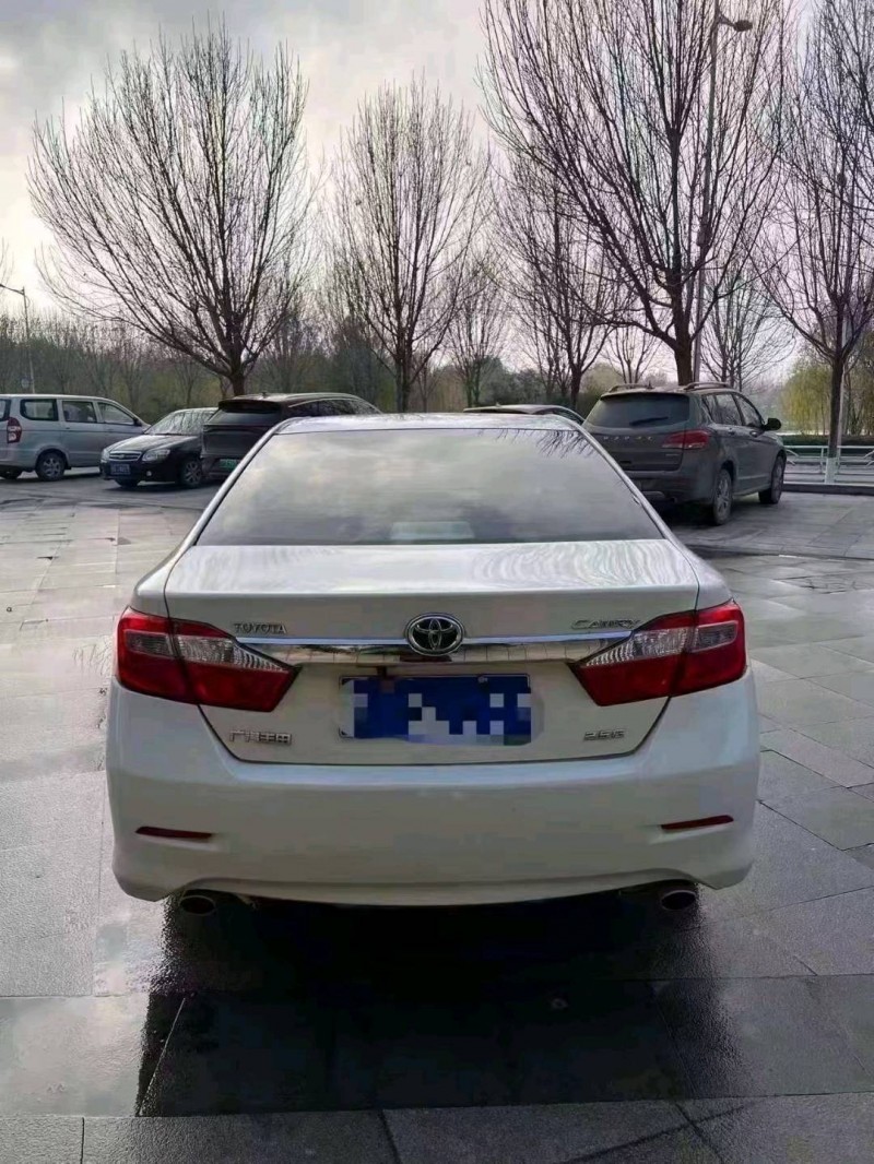 北京13年丰田凯美瑞8