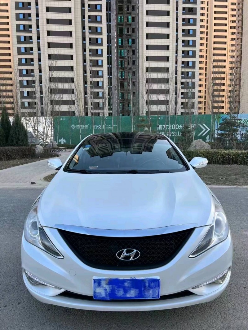 保定13年现代索纳塔八1