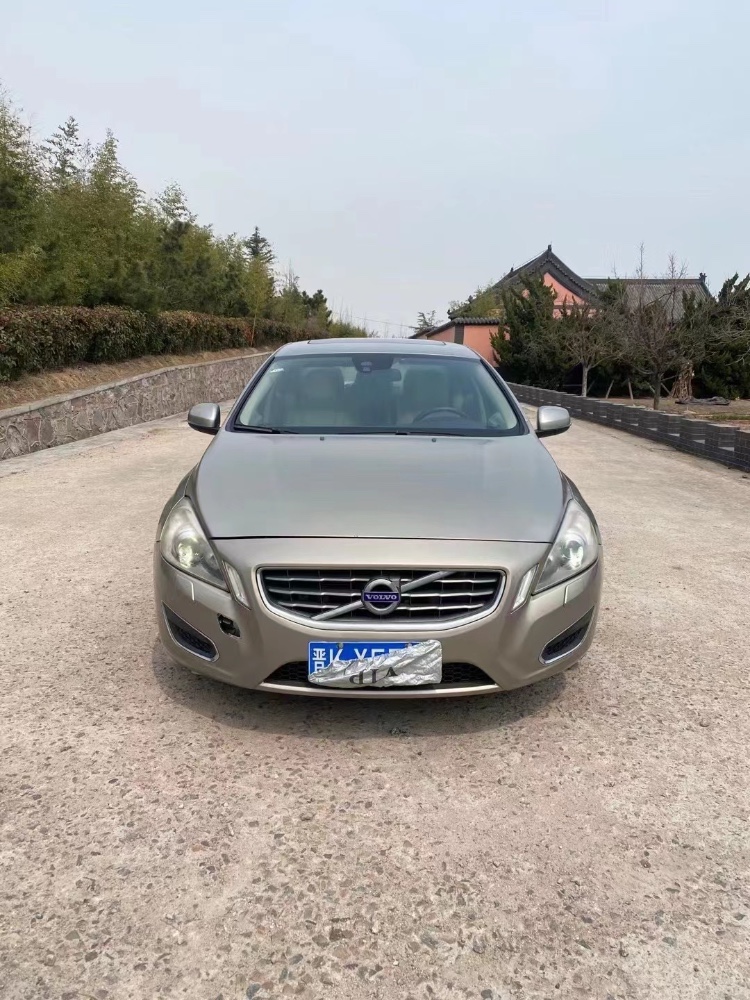 青岛12年沃尔沃S60L1