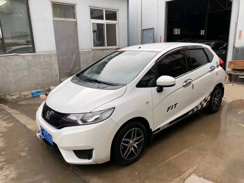 青岛16年本田飞度2