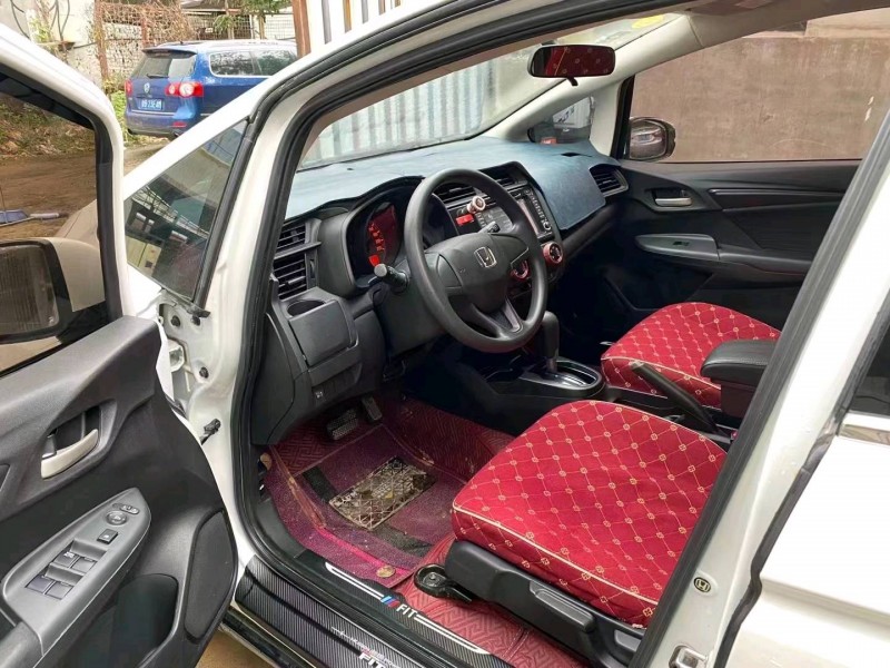 青岛16年本田飞度5