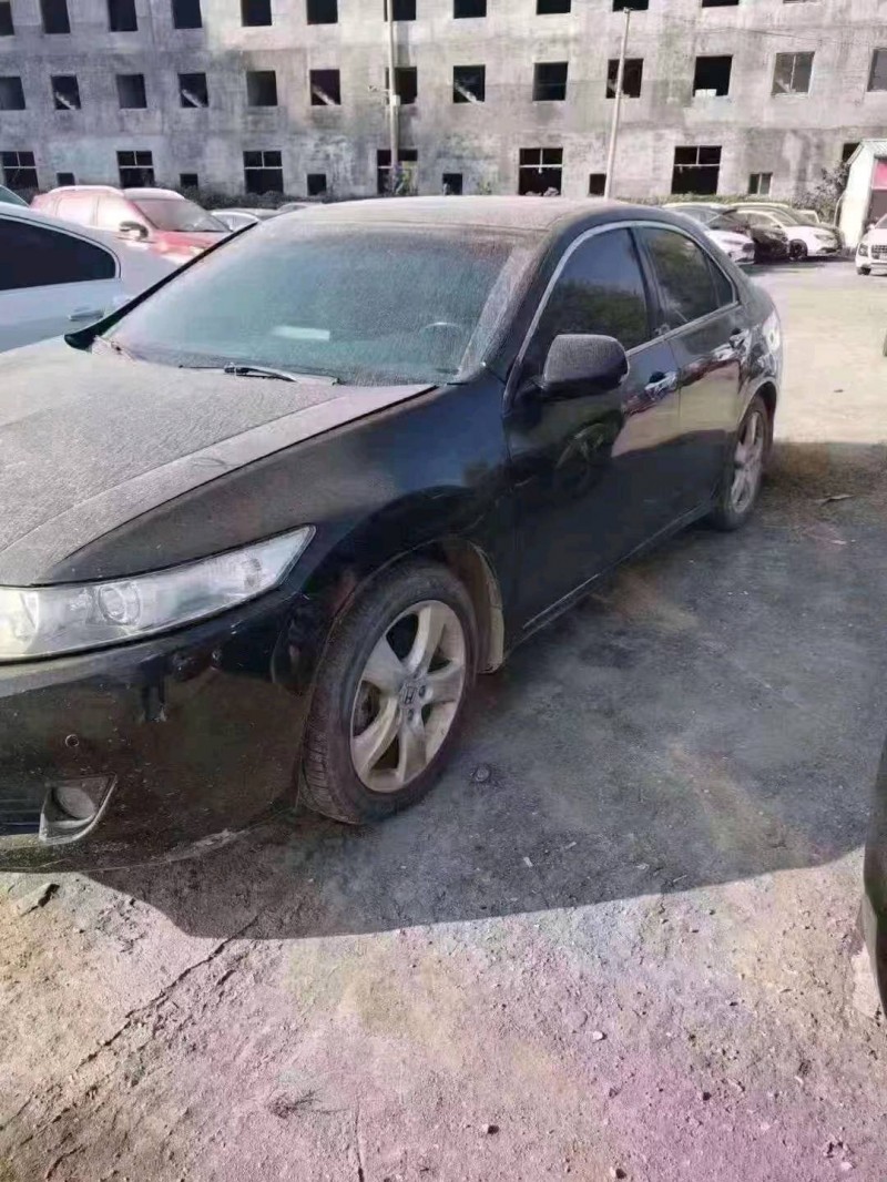 青岛10年本田思铂睿3