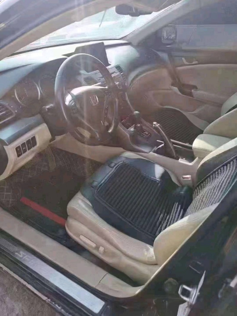 青岛10年本田思铂睿4