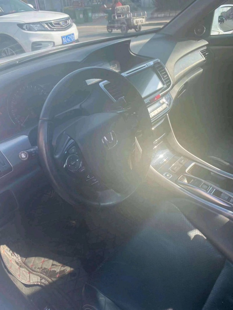 青岛19年本田雅阁7