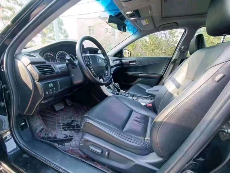 珠海17年本田雅阁4