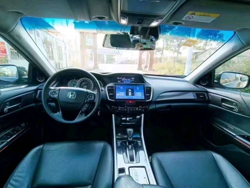 珠海17年本田雅阁7