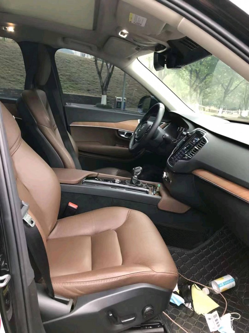 重庆20年沃尔沃XC906