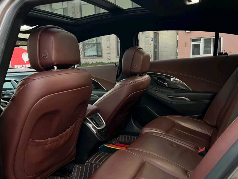 青岛15年别克君越5