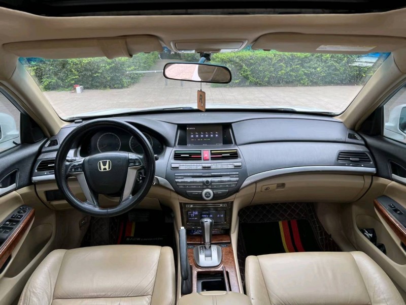 邢台11年本田雅阁2