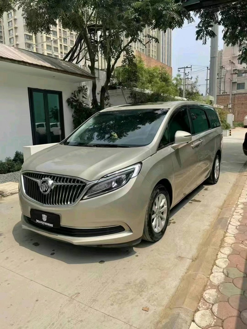 石家庄19年别克GL82