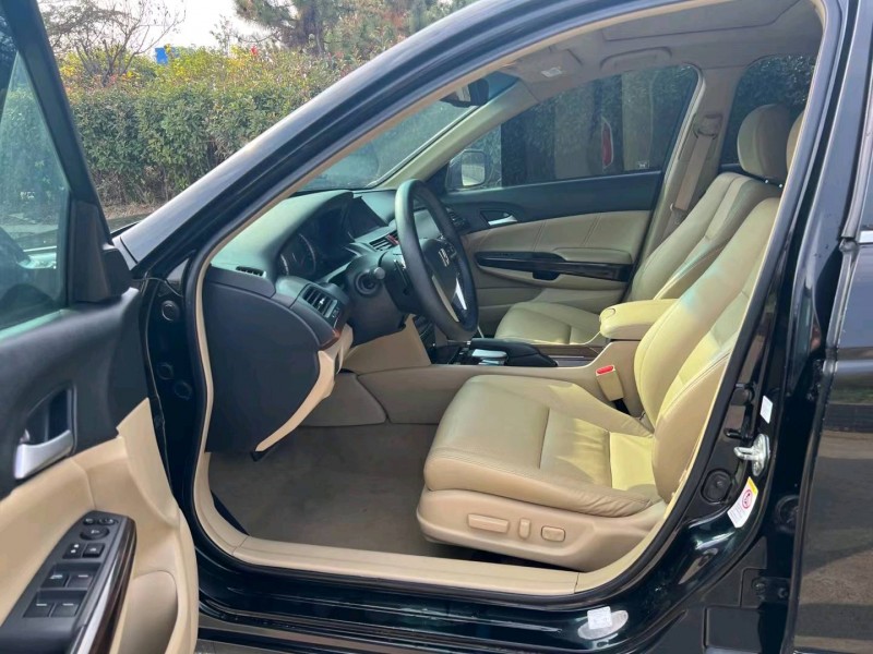 青岛13年本田雅阁5