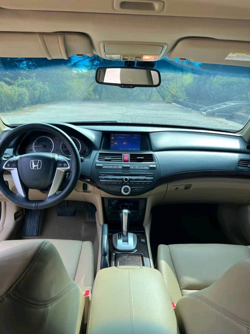 青岛13年本田雅阁7