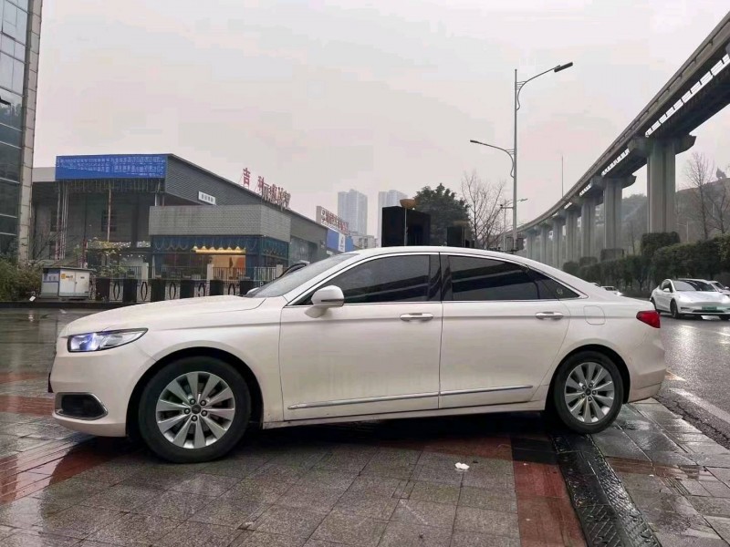 重庆16年福特金牛座2