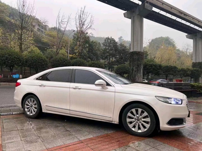 重庆16年福特金牛座3