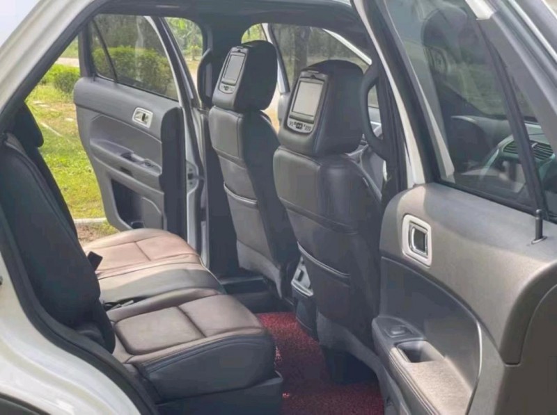 重庆15年福特探险者4