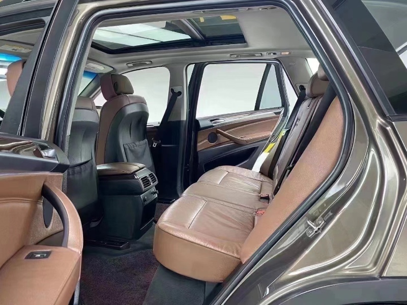 成都12年宝马X56