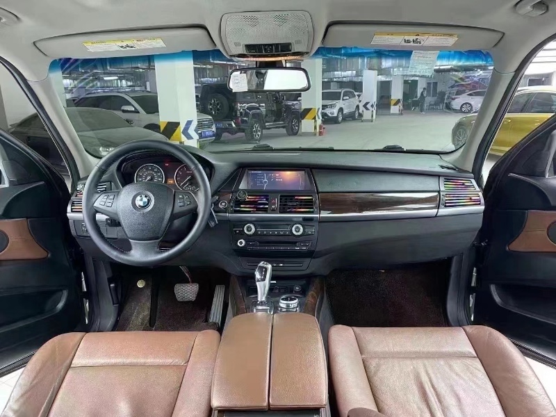 成都12年宝马X57