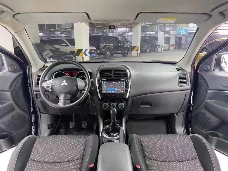 成都14年三菱劲炫7