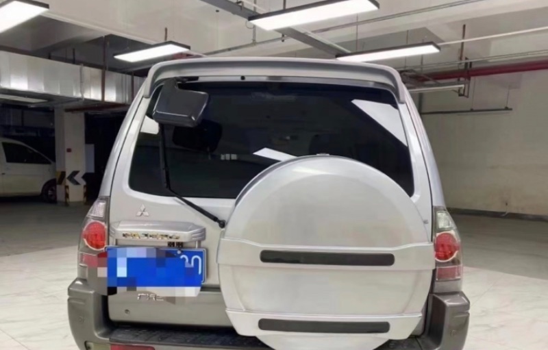 成都14年三菱帕杰罗2