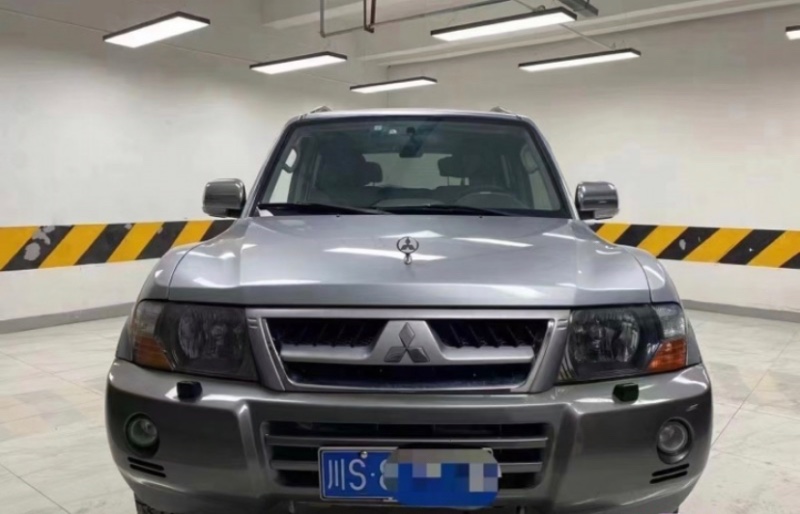 成都14年三菱帕杰罗1