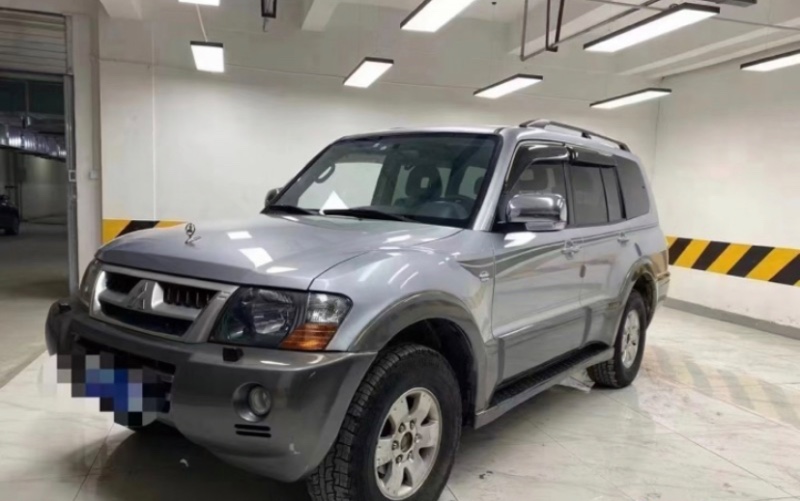 成都14年三菱帕杰罗4