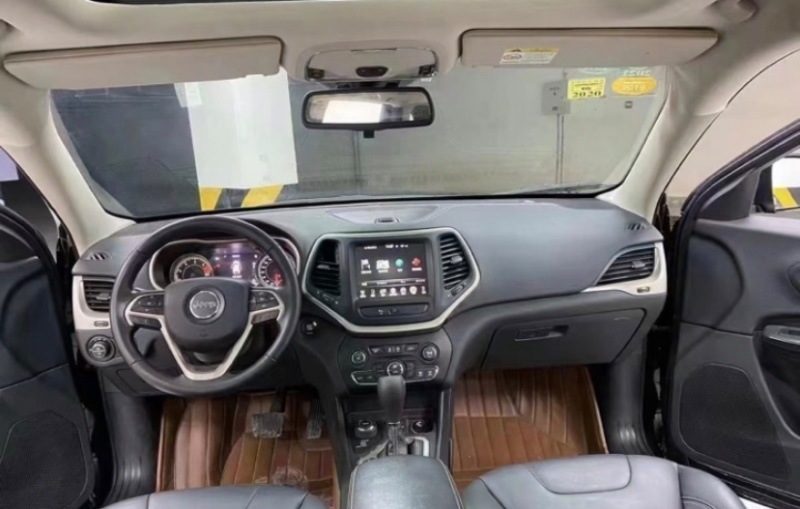 成都15年Jeep自由光5