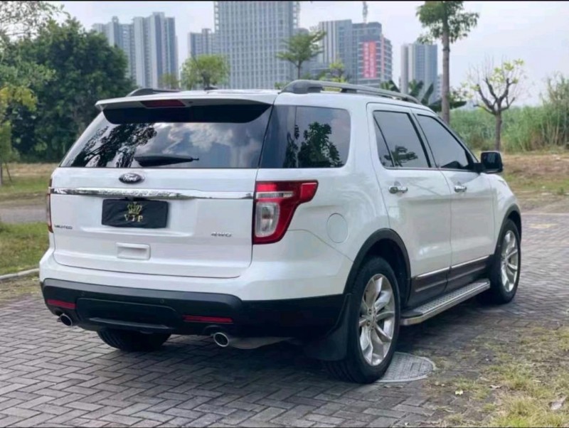 重庆15年福特探险者4