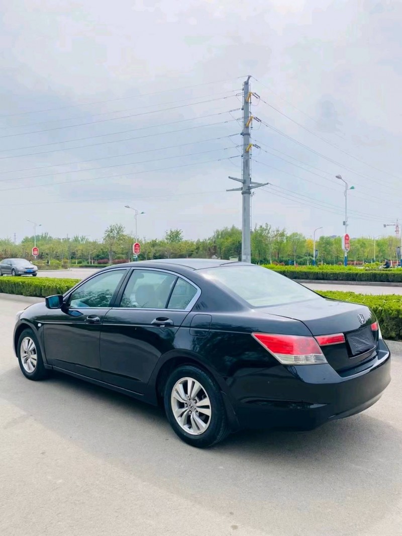 聊城09年本田雅阁3