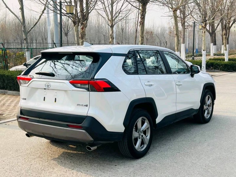 聊城22年丰田RAV4荣放8