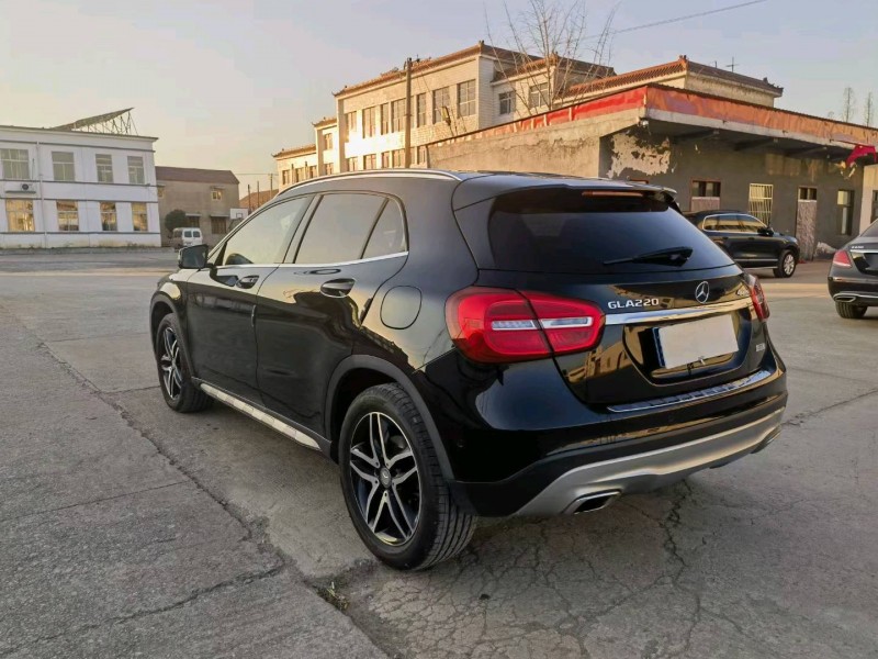 徐州17年奔驰GLA7