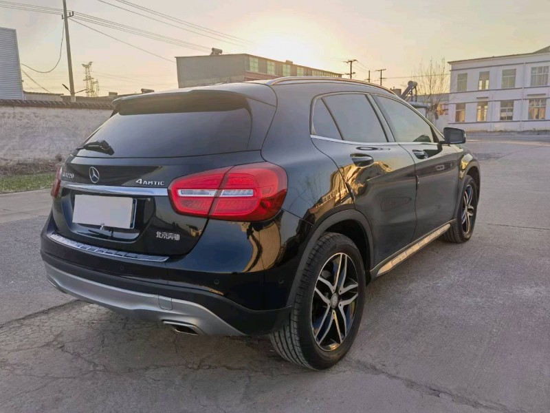 徐州17年奔驰GLA8