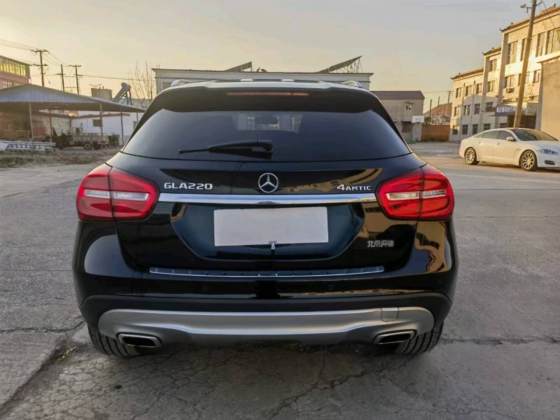徐州17年奔驰GLA9