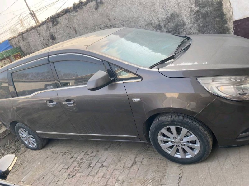 青岛18年别克GL82