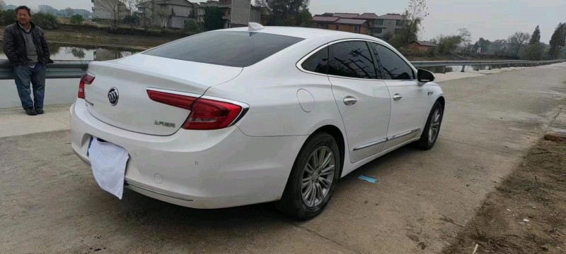 宜春19年别克君越6