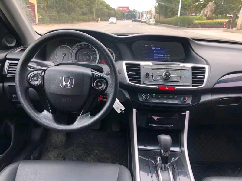 珠海17年本田雅阁3