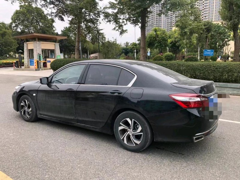 珠海17年本田雅阁7