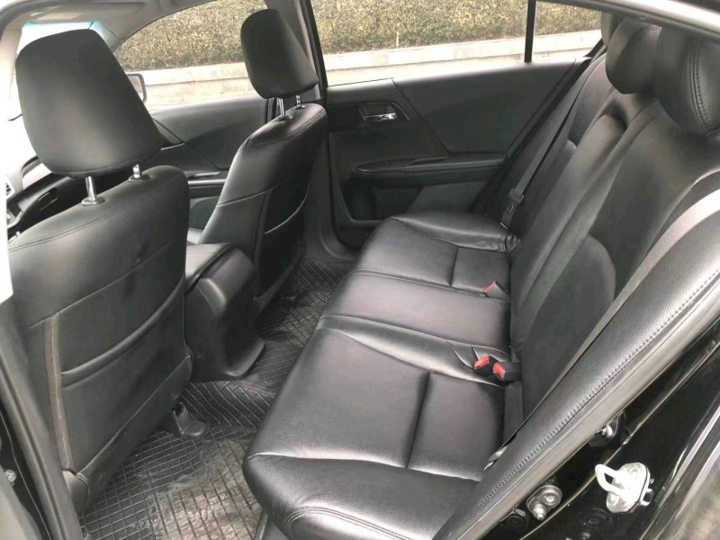 珠海17年本田雅阁8