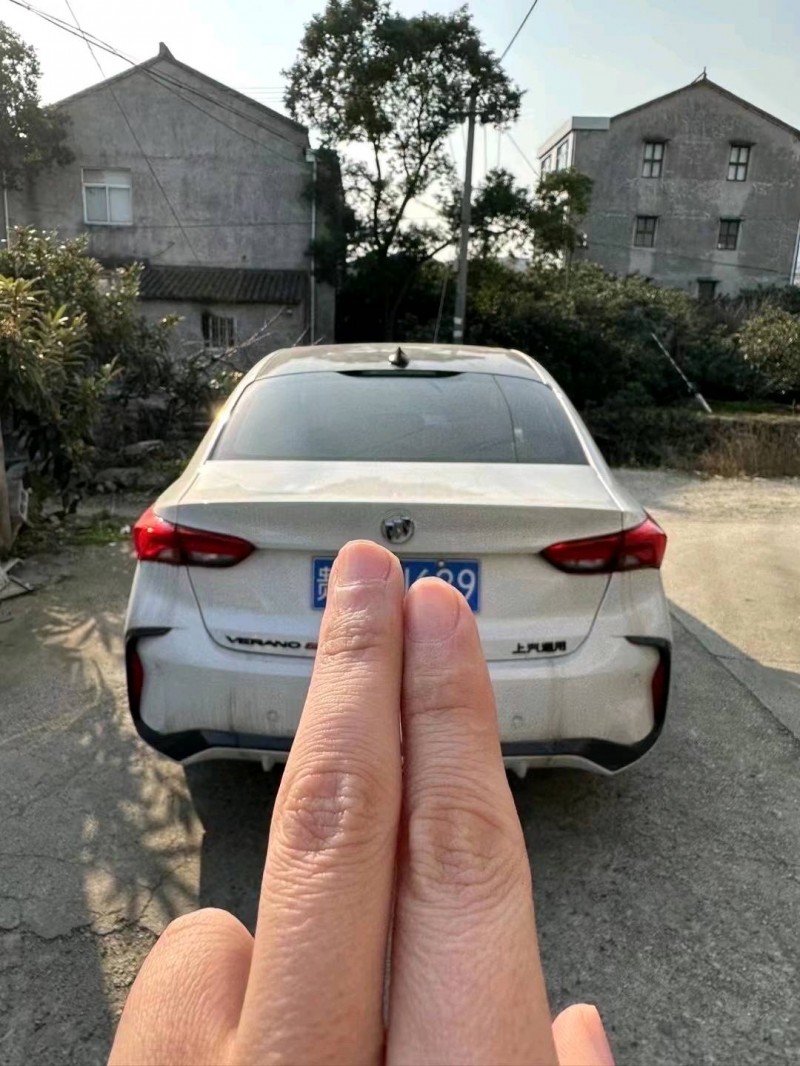 嘉兴22年别克威朗8