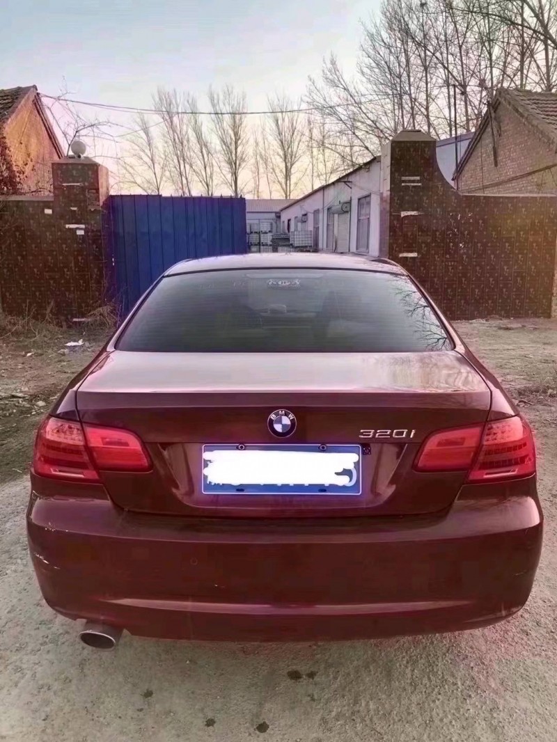 北京11年宝马3系8