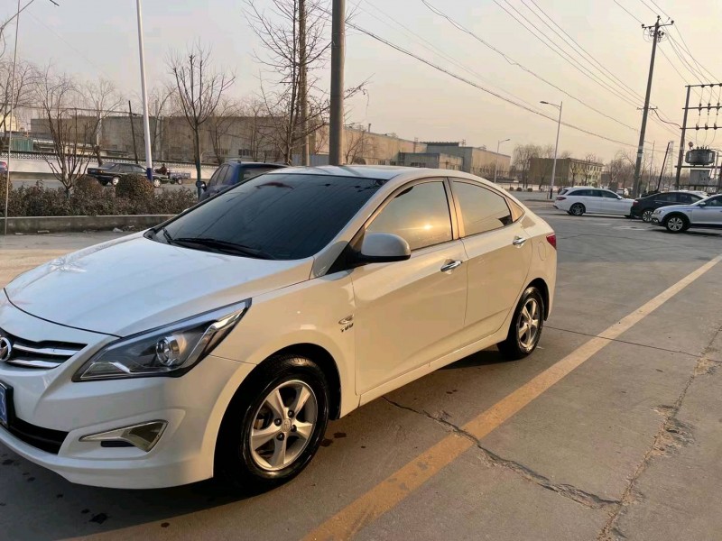 保定14年现代瑞纳2