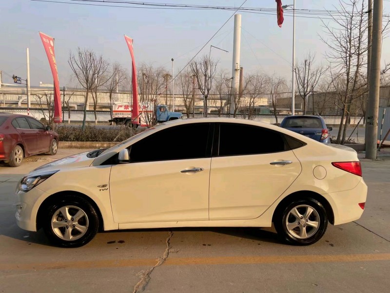 保定14年现代瑞纳3