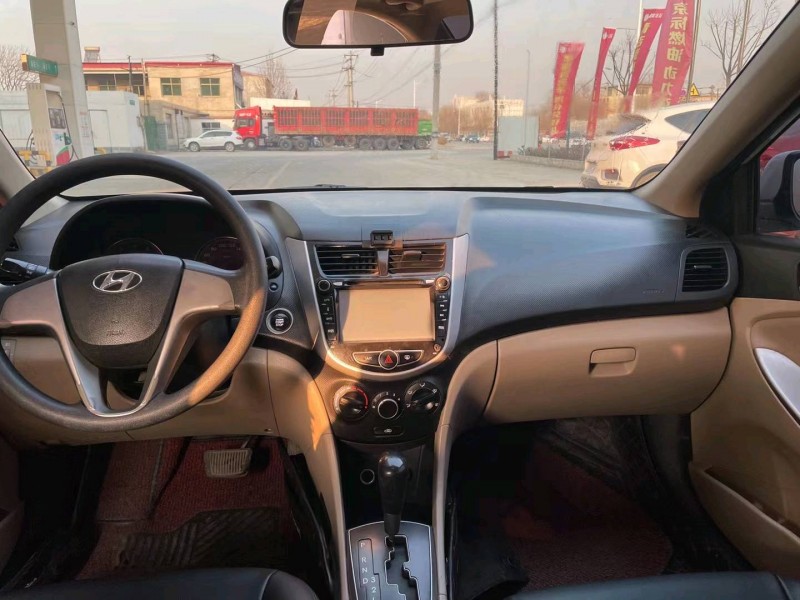 保定14年现代瑞纳5